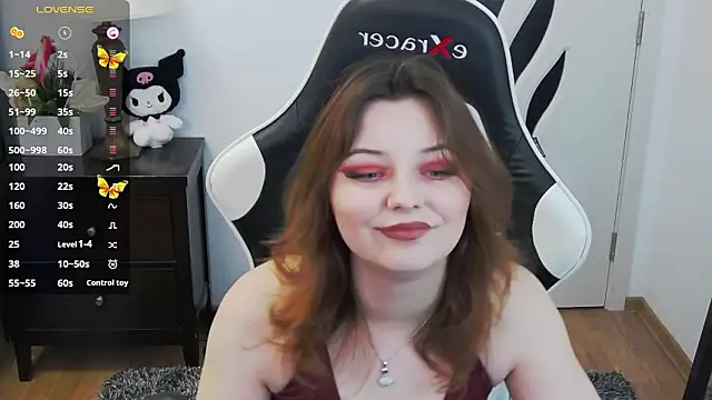 pretty little thing online show from March 22, 7:31 pm