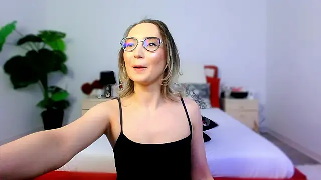 CharmingAnnie online show from April 6, 6:31 pm