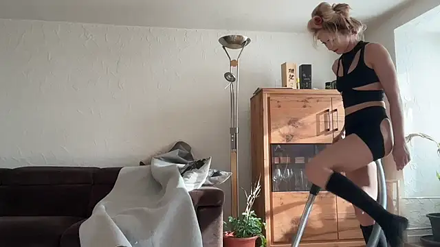 missdaisydiamond777 online show from February 2, 10:03 am