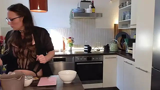 Snapshot of Sub-Mila chatting on October 1, 11:59 am Sub-Mila online show from October 1, 11:59 am