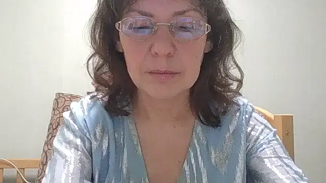 HollyJewel online show from March 5, 4:25 pm