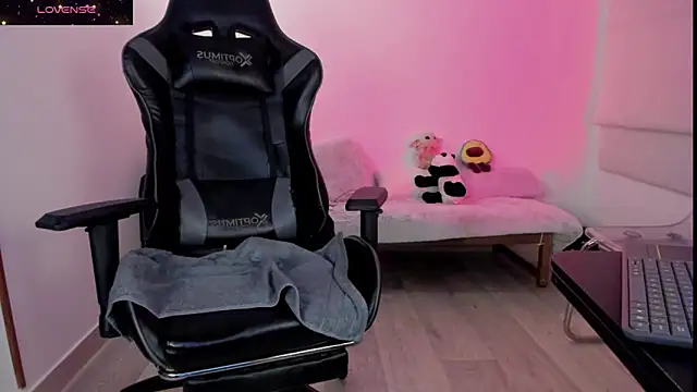 Biancastrongg online show from November 12, 3:48 am