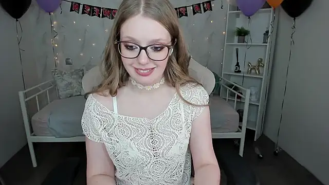 Polly  Cutie online show from November 2, 6:50 am