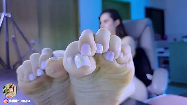 Lilith malum online show from December 21, 9:41 pm