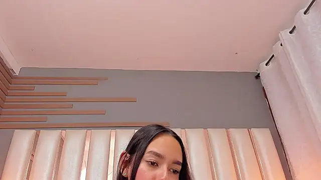 EmmyCruzZ online show from March 28, 7:24 pm