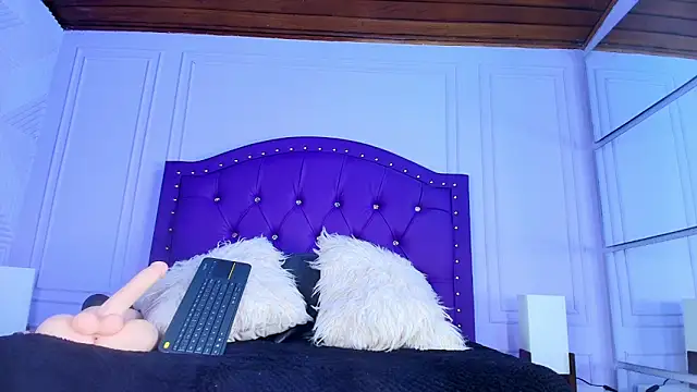 sarah banks1 online show from March 10, 3:21 am