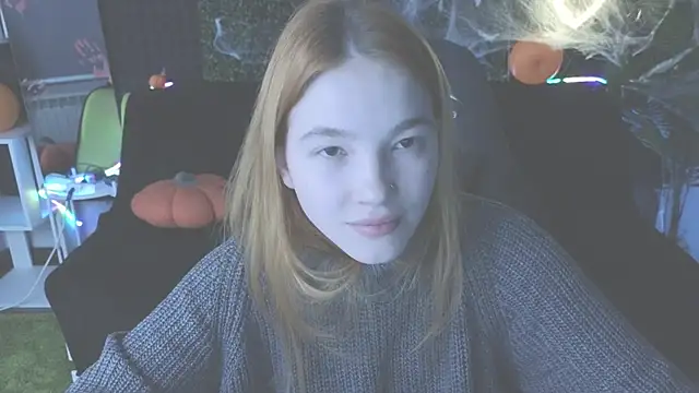Snapshot of erikabrian chatting on October 22, 1:32 am erikabrian online show from October 22, 1:32 am