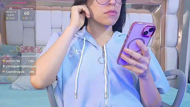 littleebluee online show from February 17, 3:06 am