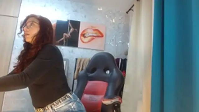 Samantabrown  online show from April 18, 11:13 am