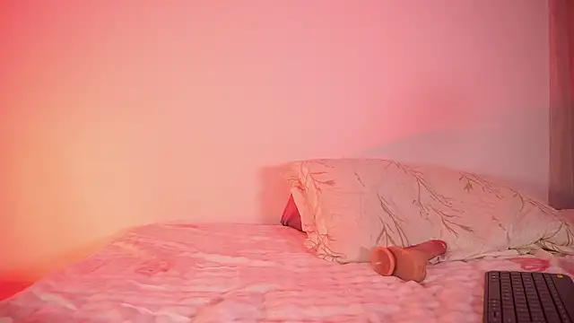 petitevictoria online show from February 4, 7:11 am