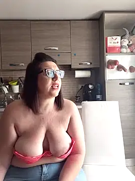 carolyne2023 online show from April 12, 7:22 am