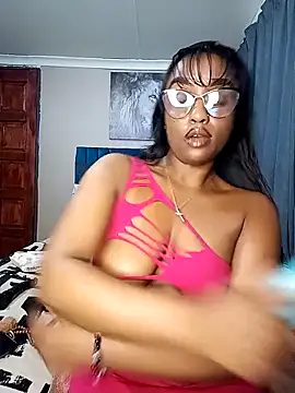 Queen-Chocolate online show from October 9, 3:43 am