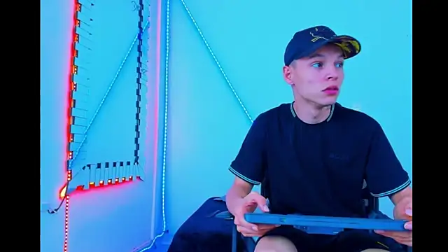 HOT boy2025 online show from September 21, 12:26 pm