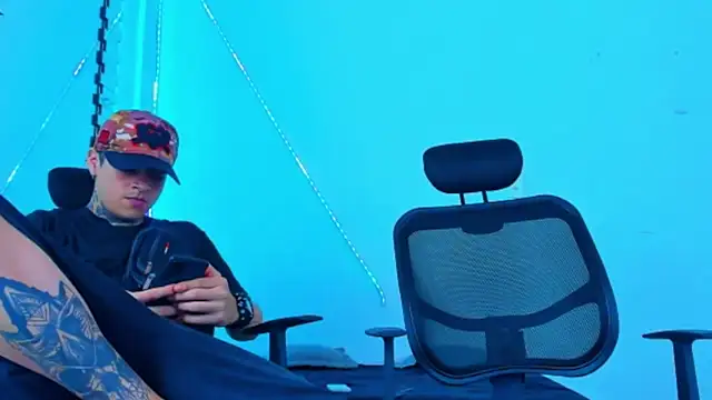 HOT boy2025 online show from October 6, 1:00 am