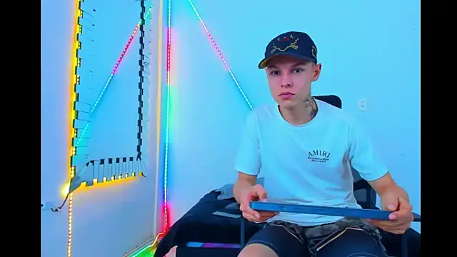 HOT boy2025 online show from September 17, 6:55 am