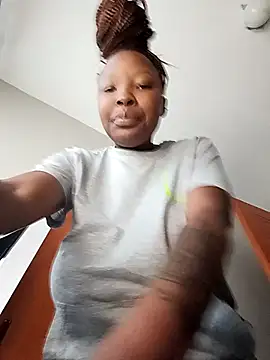 Snapshot of Mayo01_ chatting on October 21, 5:55 am Mayo01 online show from October 21, 5:55 am