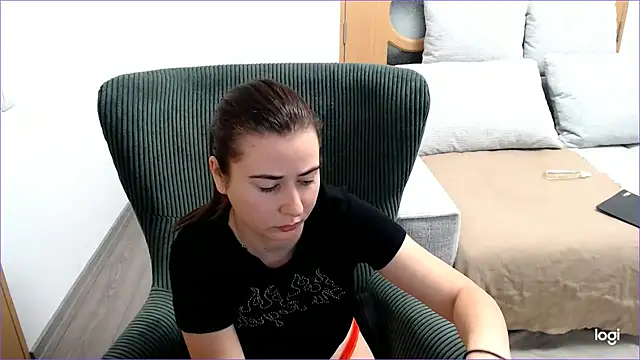 Snapshot of VioletaFlower7 chatting on October 14, 8:06 am VioletaFlower7 online show from October 14, 8:06 am