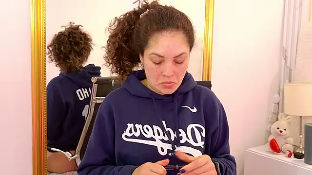 Juliabadlee online show from November 13, 8:41 pm