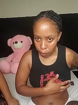 R-thequeen online show from March 6, 10:32 am