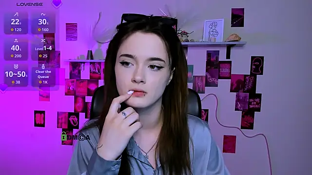 liana kisses online show from April 4, 7:34 pm