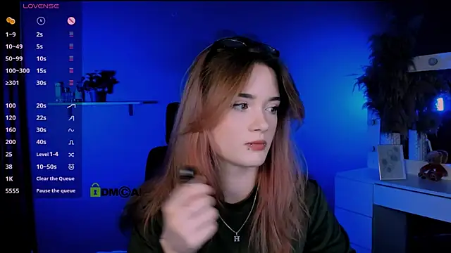 liana kisses online show from October 10, 7:30 pm