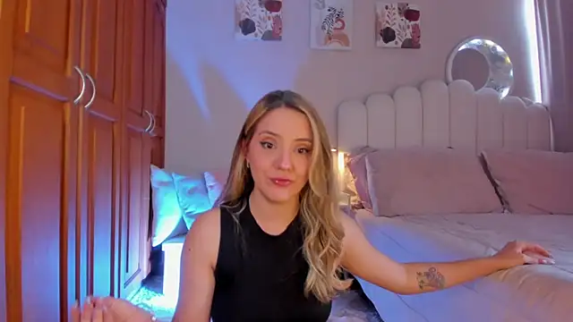 martinaaricci online show from March 3, 4:46 pm