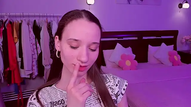 StaceySunny online show from February 9, 5:26 pm