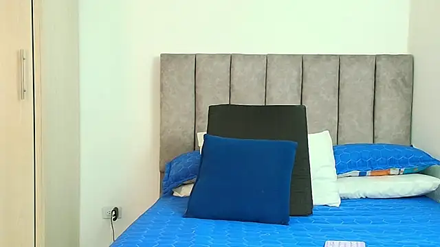 karina lewis  online show from September 17, 4:21 am