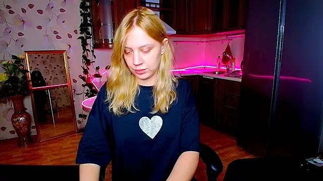 Snapshot of SexyNadi chatting on October 2, 8:19 am SexyNadi online show from October 2, 8:19 am