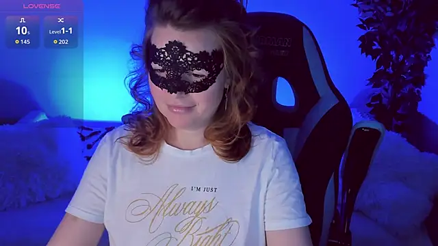 Snapshot of Sexy-Housewife chatting on October 16, 7:27 pm Sexy-Housewife online show from October 16, 7:27 pm