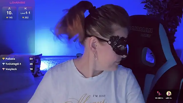 Snapshot of Sexy-Housewife chatting on October 8, 7:29 pm Sexy-Housewife online show from October 8, 7:29 pm