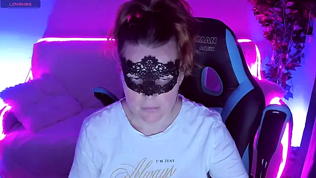 Snapshot of Sexy-Housewife chatting on September 17, 7:01 pm Sexy-Housewife online show from September 17, 7:01 pm