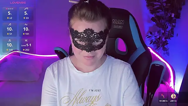 Snapshot of Sexy-Housewife chatting on September 25, 7:01 pm Sexy-Housewife online show from September 25, 7:01 pm