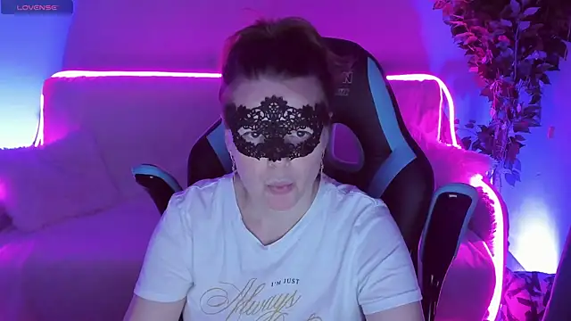 Snapshot of Sexy-Housewife chatting on September 10, 7:14 pm Sexy-Housewife online show from September 10, 7:14 pm