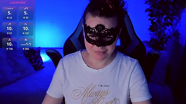 Snapshot of Sexy-Housewife chatting on October 28, 7:30 pm Sexy-Housewife online show from October 28, 7:30 pm