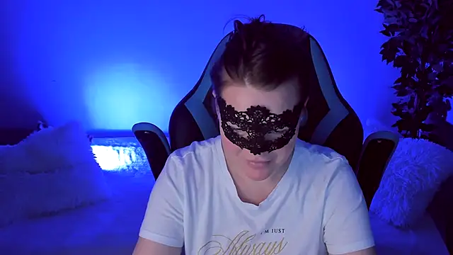 Snapshot of Sexy-Housewife chatting on October 3, 7:19 pm Sexy-Housewife online show from October 3, 7:19 pm