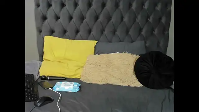 DIRTYTALKINQUEEN online show from October 3, 8:03 pm