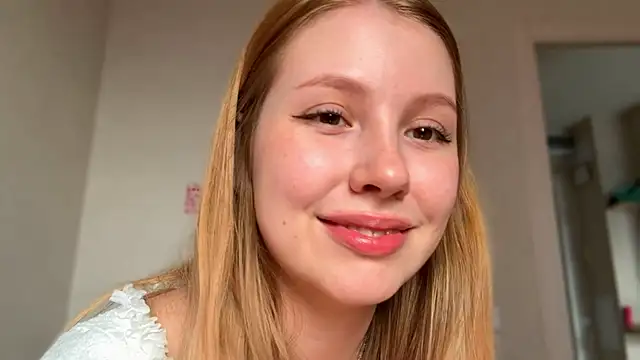 HoneyAudrey online show from April 25, 2:14 am