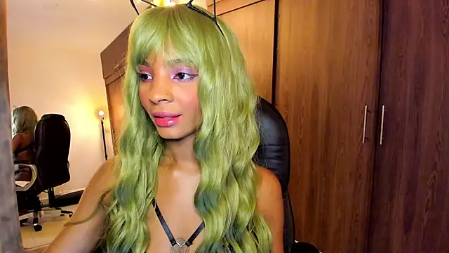 alikahouston4 online show from October 19, 3:30 am