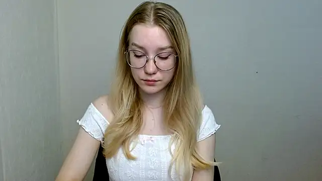 cindi hot online show from November 8, 10:31 am