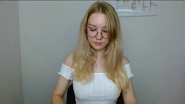 cindi hot online show from September 9, 9:31 am