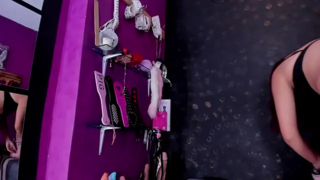 Alexa Slave online show from October 25, 7:10 pm