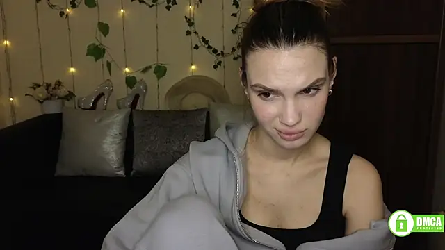 Aminakisuliawolf online show from March 6, 1:17 pm