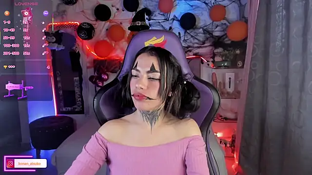 Snapshot of Alice_ch1 chatting on October 13, 10:01 pm Alice ch1 online show from October 13, 10:01 pm