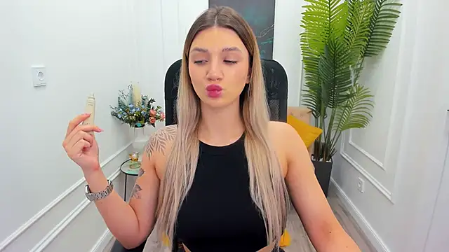 SelenaeMoore online show from November 14, 7:47 pm