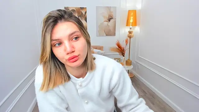 SelenaeMoore online show from April 11, 3:45 am