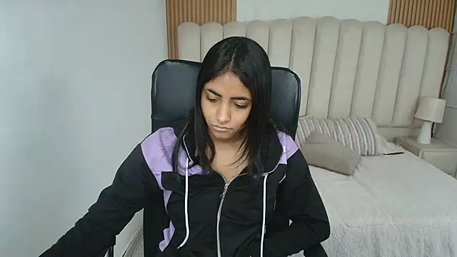 shaneelle online show from April 9, 3:20 am