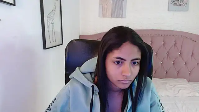 shaneelle online show from November 3, 3:10 am