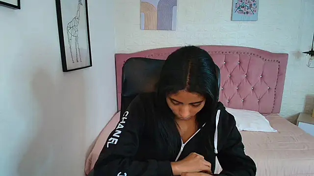 shaneelle online show from November 26, 3:18 am