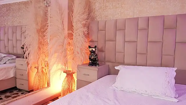 EmmaTorres  online show from December 15, 9:53 pm